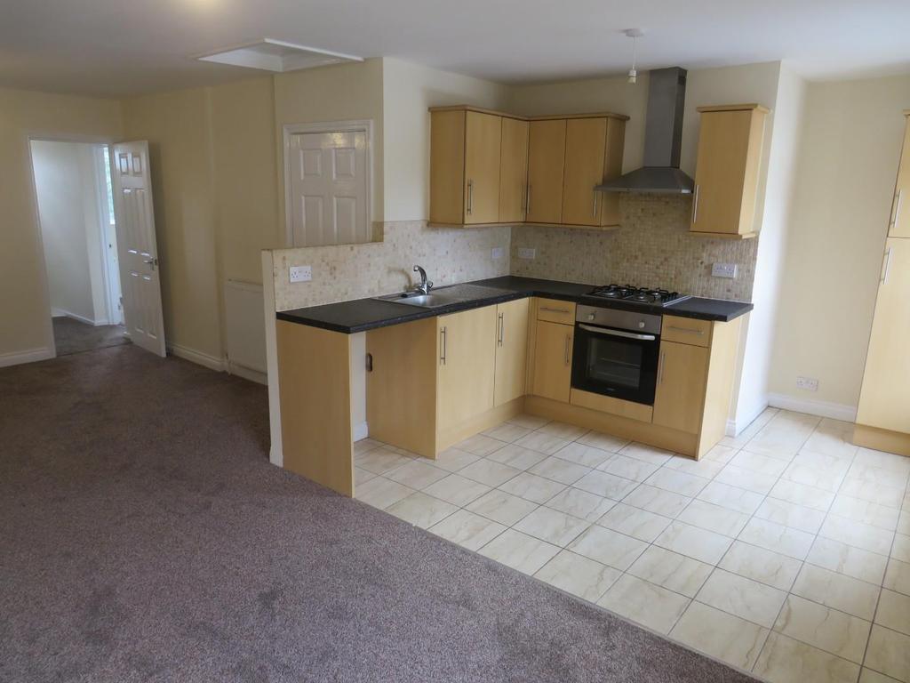 Moor Road, Rushden, Northamptonshire... 3 bed £725 pcm (£
