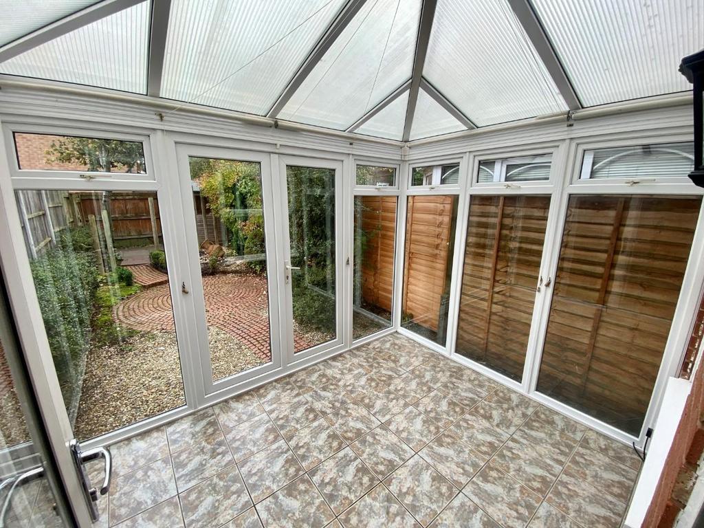 Kingsland Drive, Dorridge, Solihull... 2 bed terraced house £1,050