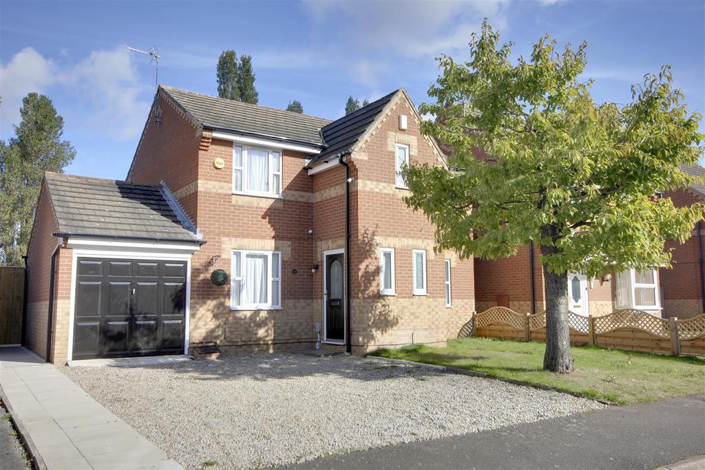 Blackburn Avenue, Brough 3 bed detached house for sale £265,000