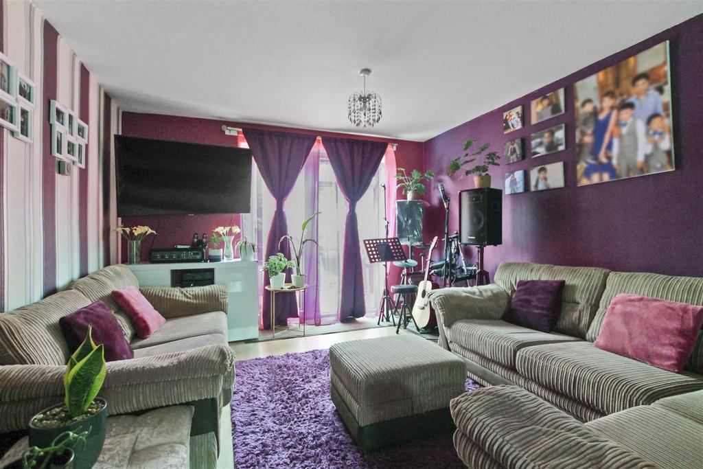 Minerva Way, Wellingborough 3 bed terraced house £180,000