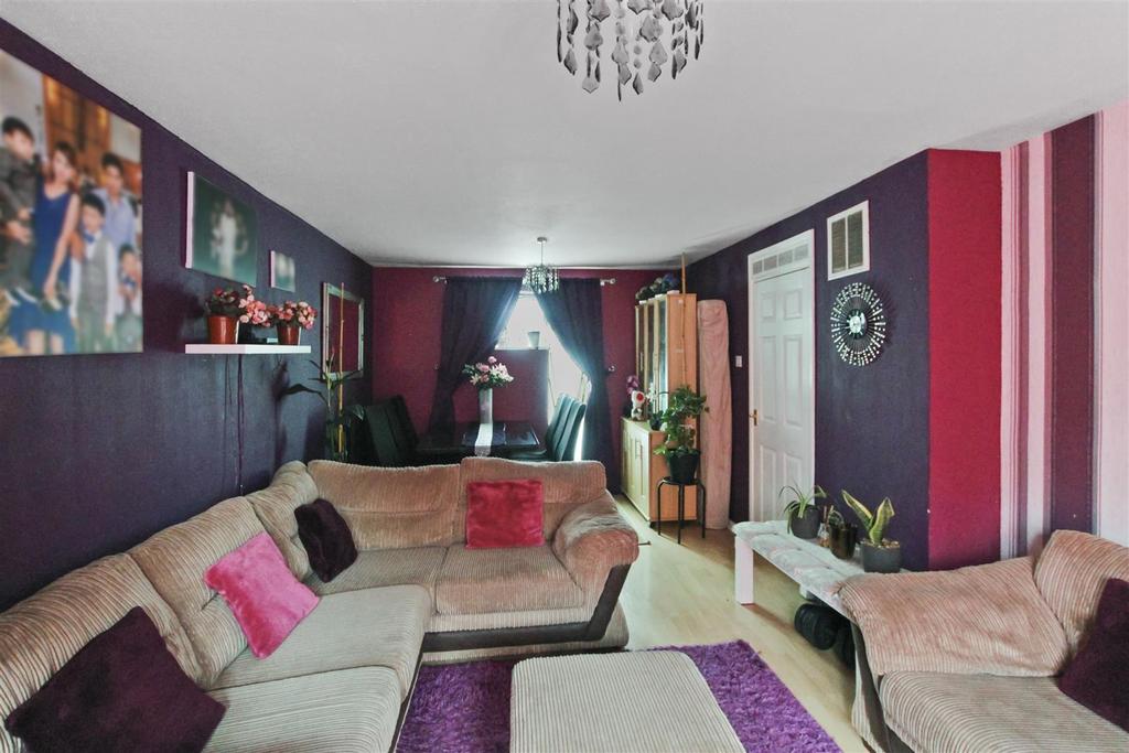Minerva Way, Wellingborough 3 bed terraced house £180,000