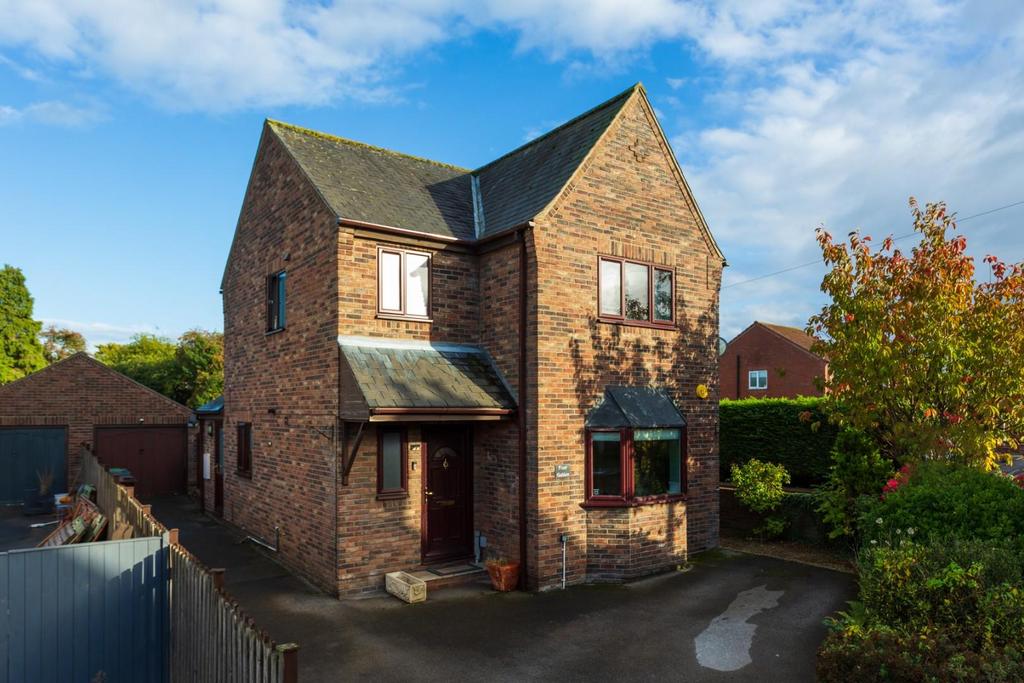 Low Street, Carlton, Goole 3 bed detached house £275,000