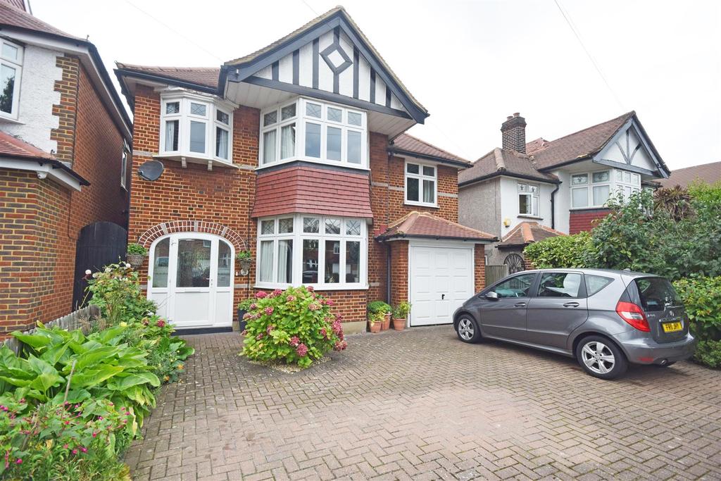 Percy Road, Twickenham 4 bed detached house £3,300 pcm (£762 pw)