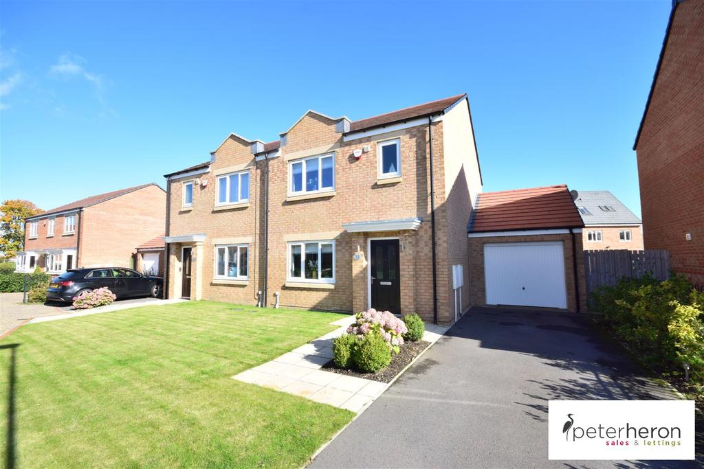 Heyrose, Thurcroft, Sunderland 3 bed semidetached house for sale £