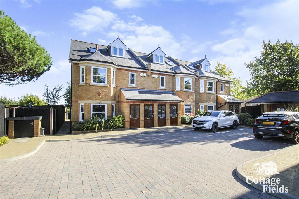 Gordon Hill, Enfield 3 bed flat £1,900 pcm (£438 pw)