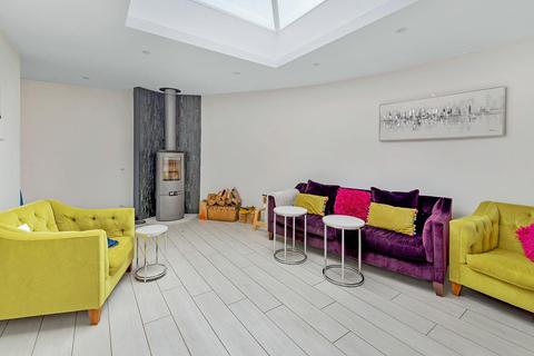 5 bedroom detached house for sale - Quindell Place, Kings Hill