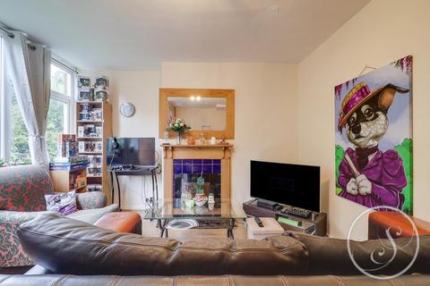 2 bedroom flat for sale - Lincombe Drive, Leeds