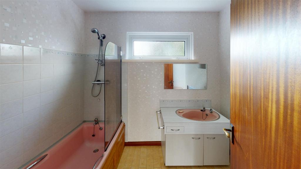 1-Spencer-Close-Bathroom.jpg
