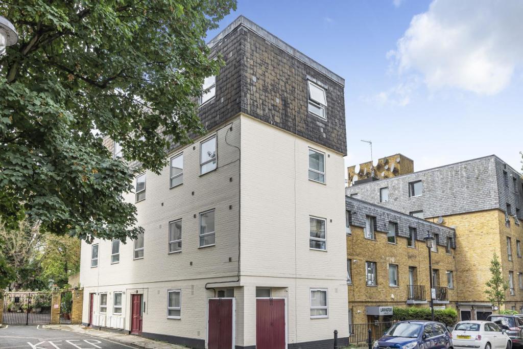Belgrave Gardens, St Johns Wood NW8 1 bed apartment £1,733 pcm (£400 pw)