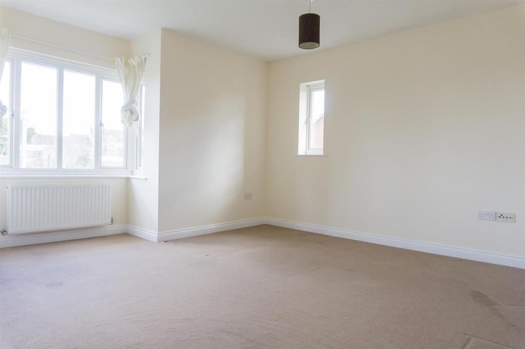 Flitwick 2 bed flat £825 pcm (£190 pw)