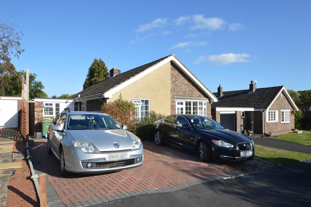 4 Beech Close, Hanwood, Shrewsbury, SY5 8RA 2 bed detached bungalow for
