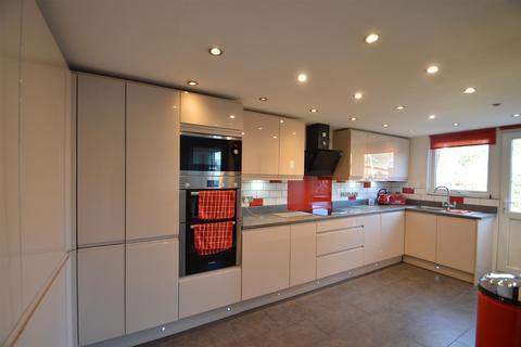 4 Beech Close, Hanwood, Shrewsbury, SY5 8RA