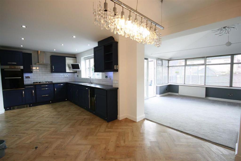 Valley Road, Simmondley, Glossop 4 bed detached house £1,600 pcm (£