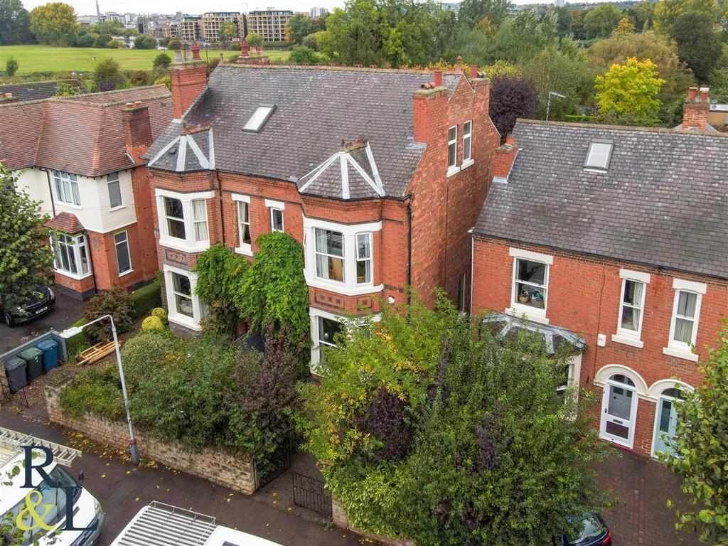 Holme Road, West Bridgford, Nottingham 5 bed semidetached house £625,000