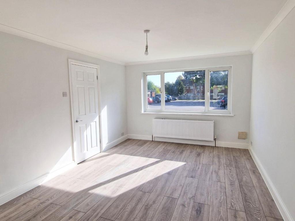 Bassett Avenue, Bicester 3 bed terraced house £349,999