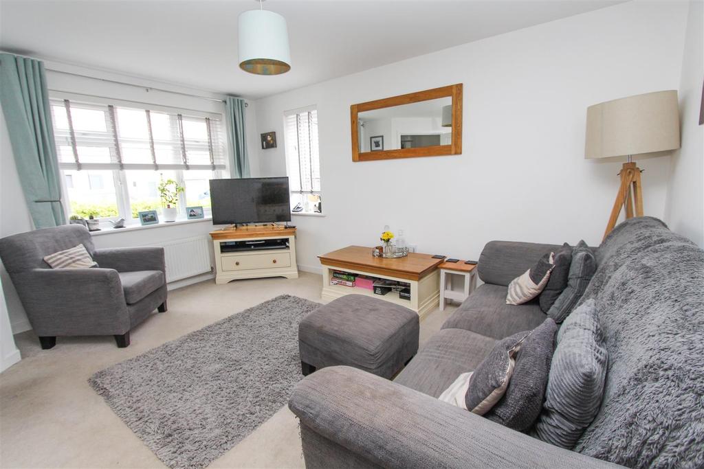 Augustus Avenue, Keynsham, Bristol 3 bed house £400,000
