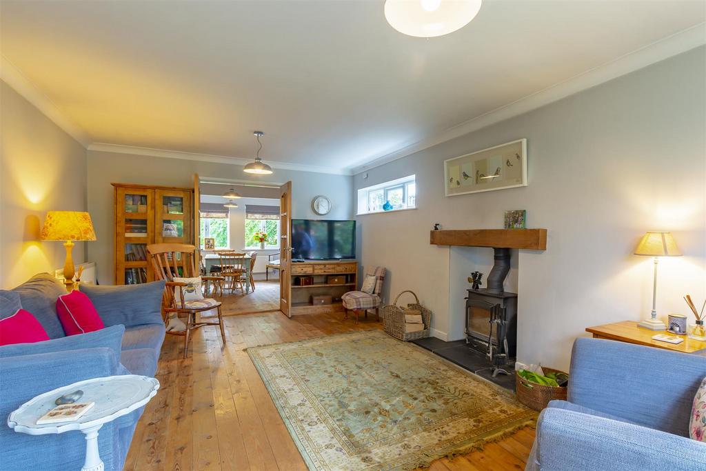 Lounge/Sitting Room