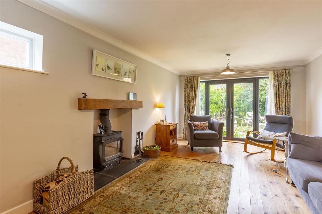 Lounge/Sitting Room