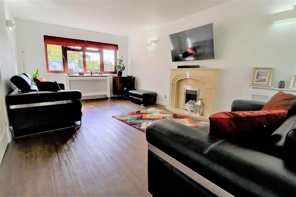 Slade Close, Nuneaton 4 bed detached house for sale £585,000