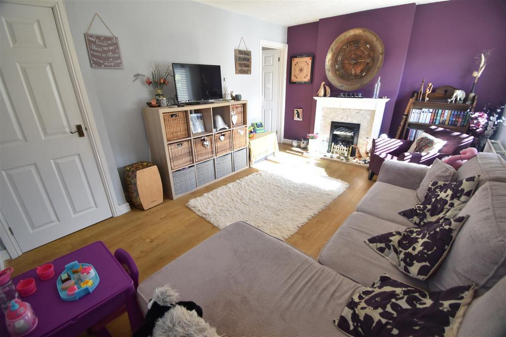 Halletts Way, Portishead 3 bed semidetached house £370,000
