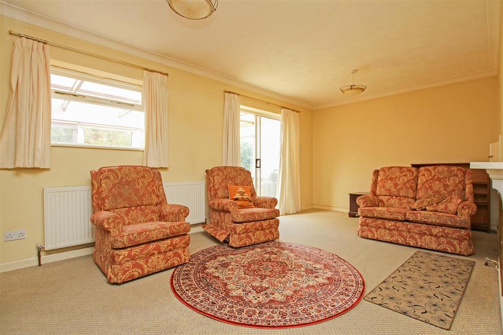 Queensway, Horsham 3 bed detached bungalow for sale £550,000