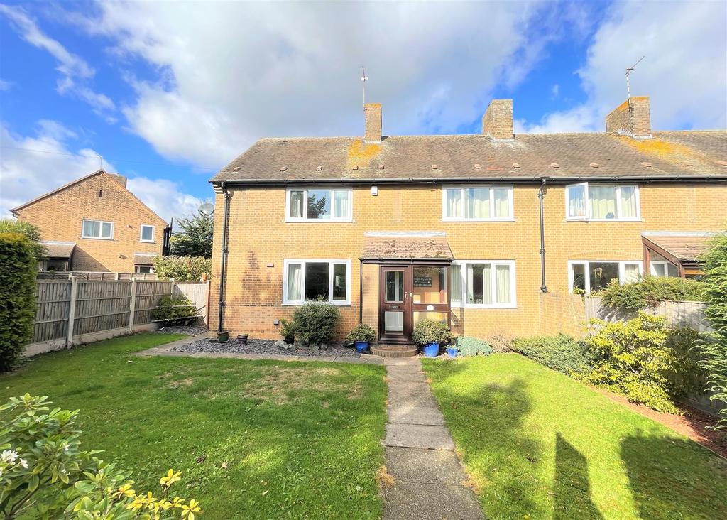 Trenchard Close, Newton, Nottingham 4 bed semidetached house £300,000