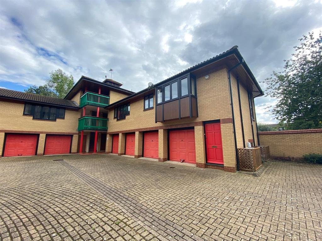 Barrington Mews, Oldbrook, Milton Keynes 2 bed apartment £995 pcm (£