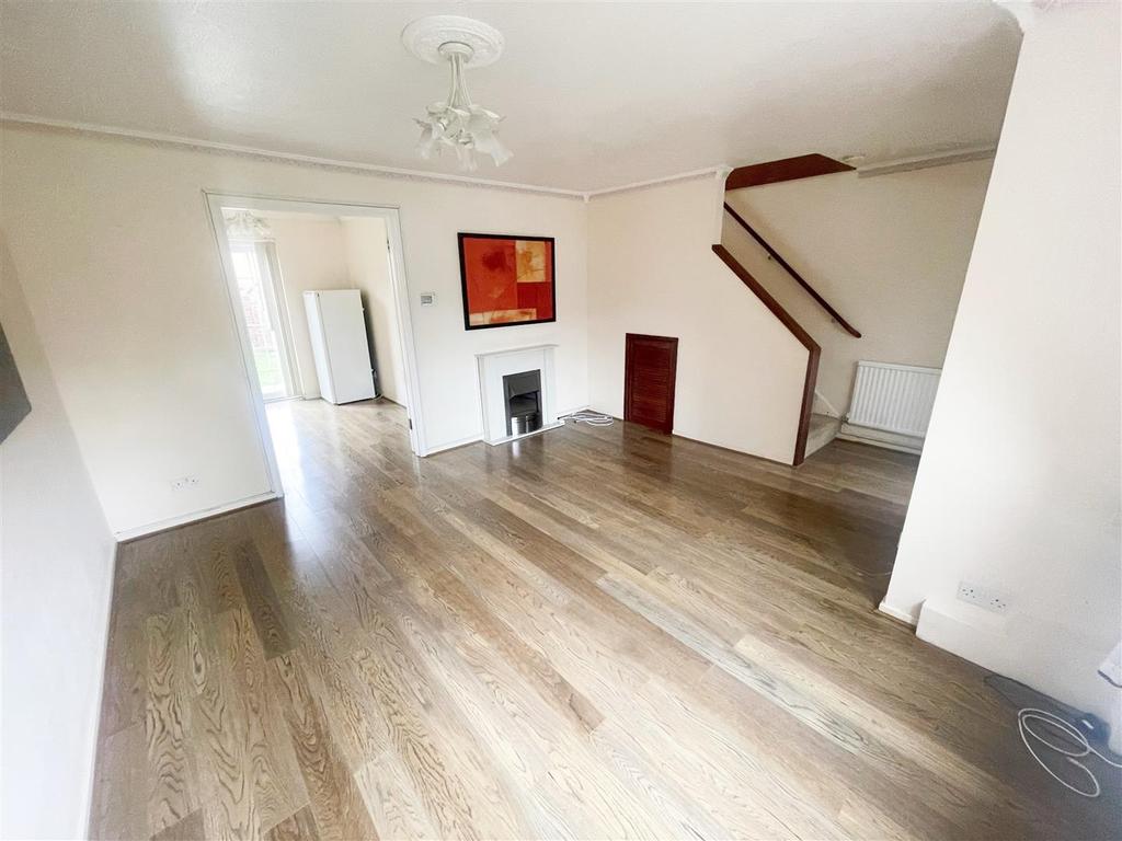 Broadpiece, Pennyland, Milton Keynes 4 bed link detached house £1,450 pcm (£335 pw)