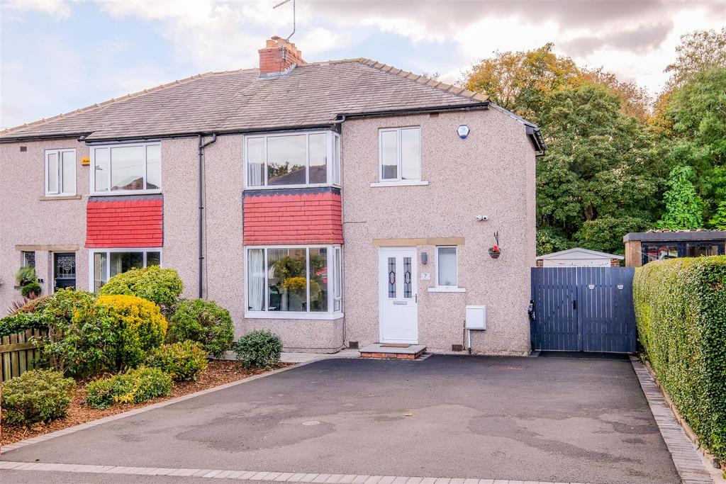 Hazel Grove, Fixby, Huddersfield, HD2 3 bed semidetached house for