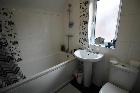 2 bedroom flat to rent, *£110pppw* Woodside Road, Lenton Abbey, NG9 2SB - UON