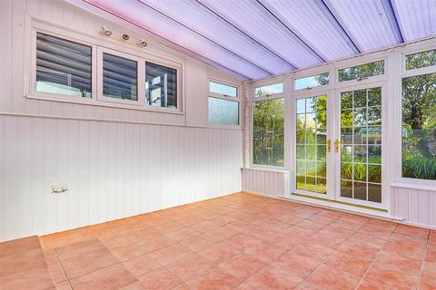 162 Seaforth Gardens, Epsom, KT19 0NW