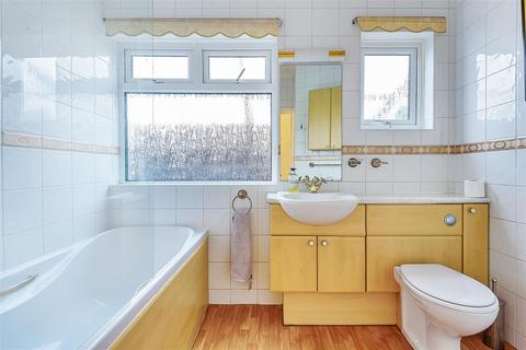 162 Seaforth Gardens, Epsom, KT19 0NW