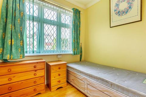 162 Seaforth Gardens, Epsom, KT19 0NW
