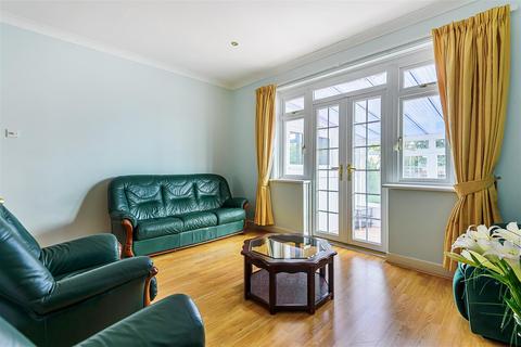 162 Seaforth Gardens, Epsom, KT19 0NW