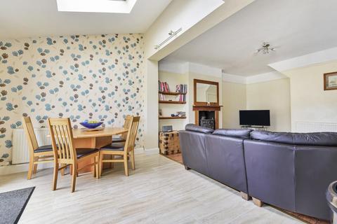 22 Oaks Avenue, Worcester Park, KT4 8XD