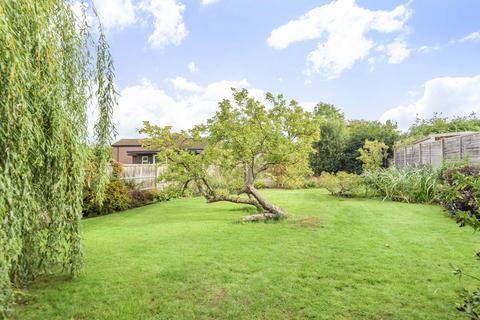 22 Oaks Avenue, Worcester Park, KT4 8XD