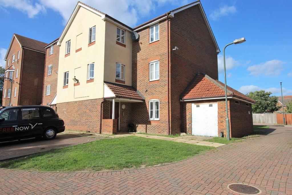 Redbourne Drive, Thamesmead, London 2 bed house £1,300 pcm (£300 pw)