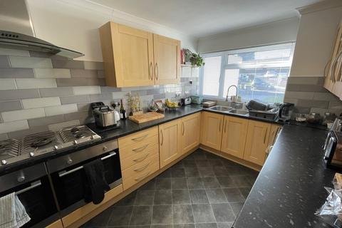 4 bedroom terraced house to rent, Green Lane Close, West Byfleet