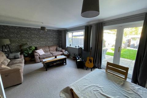 4 bedroom terraced house to rent, Green Lane Close, West Byfleet