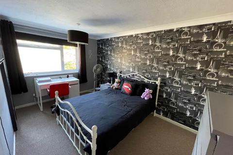 4 bedroom terraced house to rent, Green Lane Close, West Byfleet