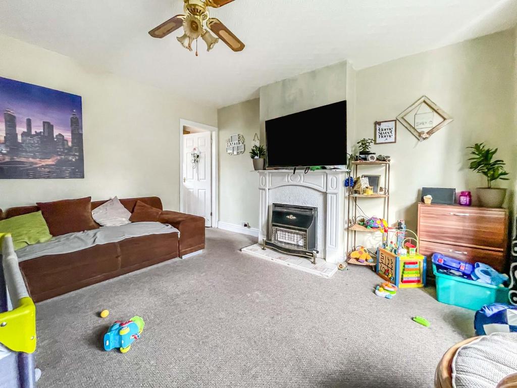 Holborn Avenue, Coventry 3 bed end of terrace house £190,000