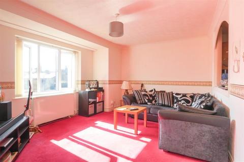 2 bedroom flat for sale, Clifton Place, Pudsey, LS28 7EE