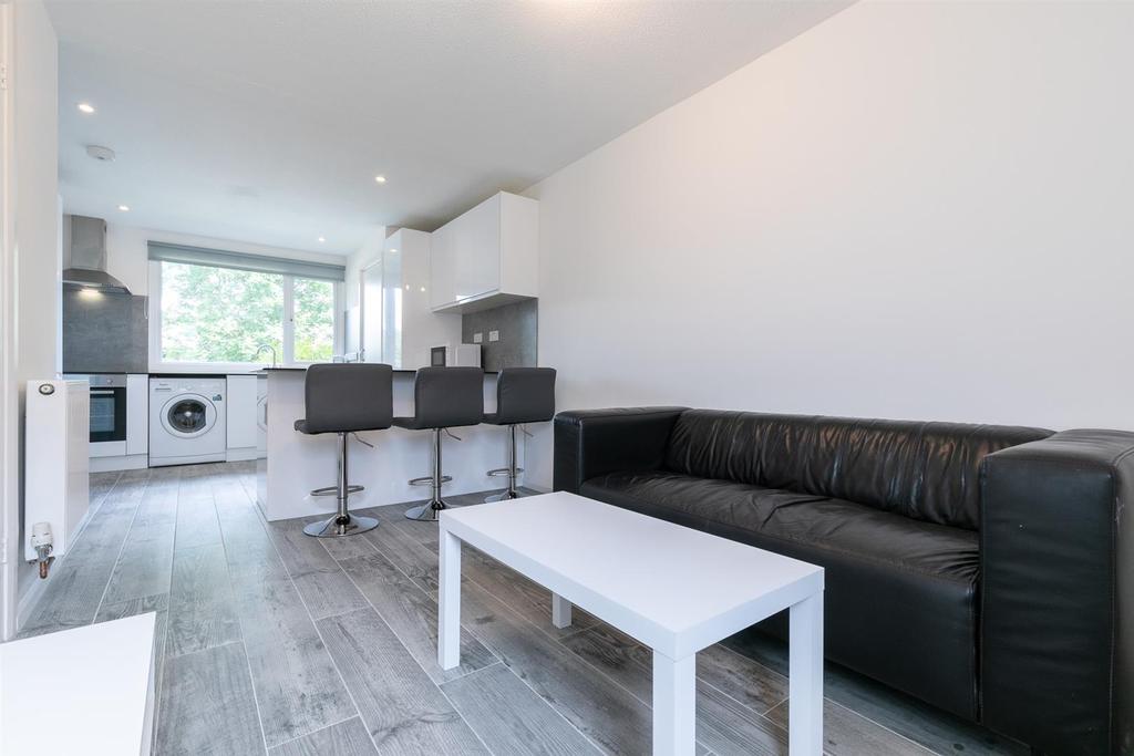 Rye Close, Guildford 3 bed house £400,000
