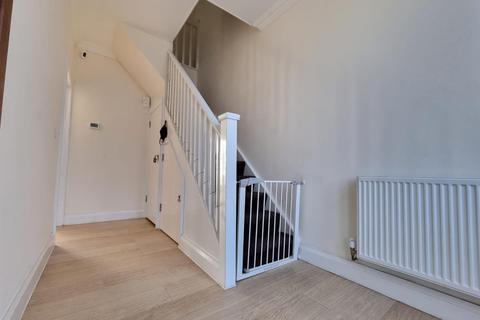 3 bedroom terraced house for sale - South Park Drive, Ilford