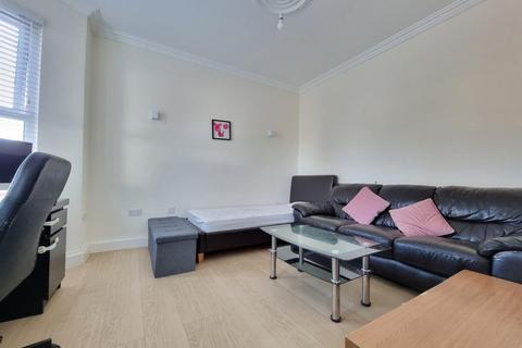 3 bedroom terraced house for sale - South Park Drive, Ilford