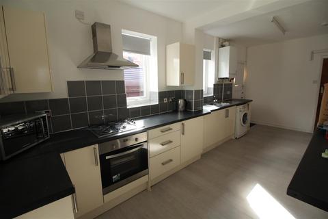 4 bedroom detached house to rent, *£130pppw Exc bills* Rolleston Drive, Lenton, NG7 1JU - UON