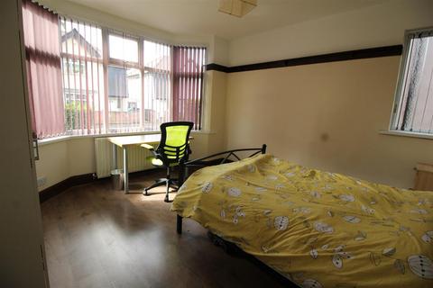 4 bedroom detached house to rent, *£130pppw Exc bills* Rolleston Drive, Lenton, NG7 1JU - UON