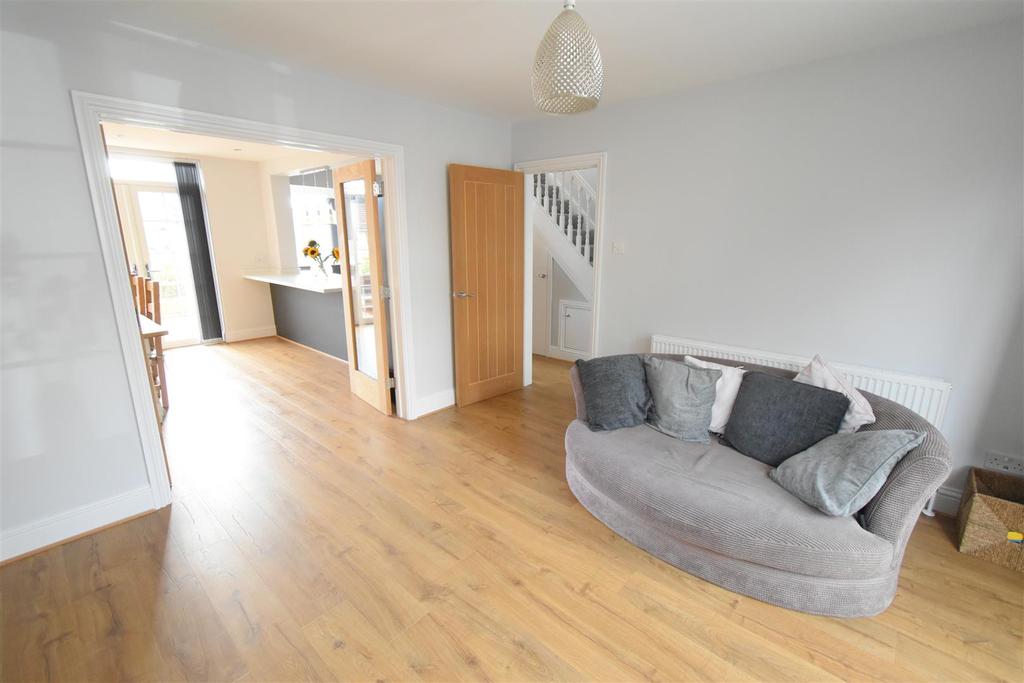 Kelston Grove, Hanham, Bristol 3 bed semidetached house £1,550 pcm