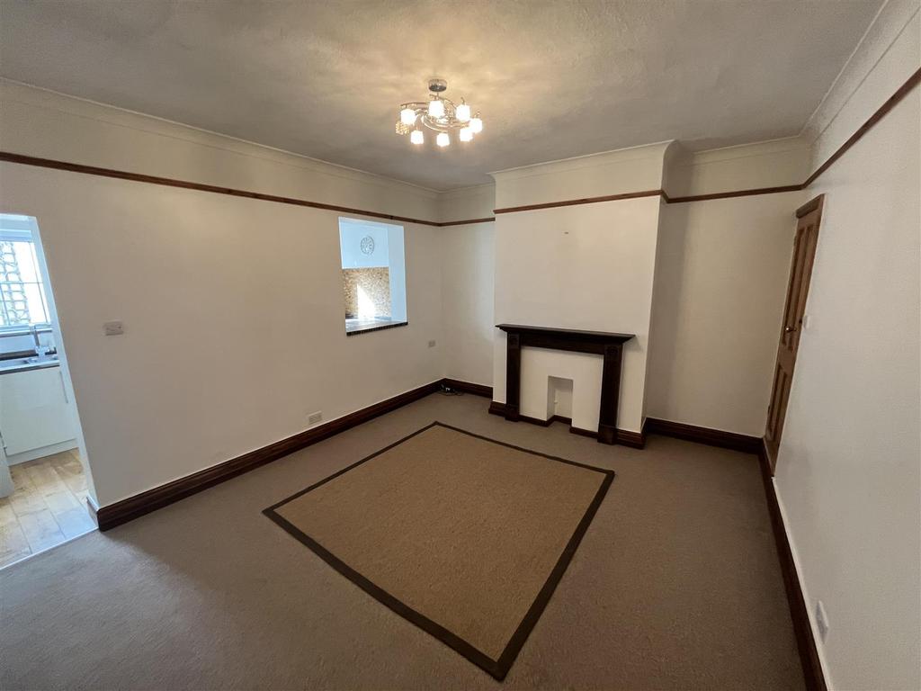 High Street, MACCLESFIELD 2 bed terraced house £895 pcm (£207 pw)