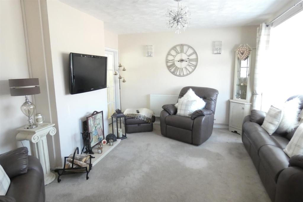 Newdigate Road, Sutton Coldfield 3 bed end of terrace house £300,000